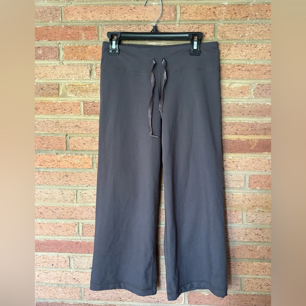 Women’s Under Armour Perfect Flow Yoga Capri Pants Size XS Gray AllSeasonGear